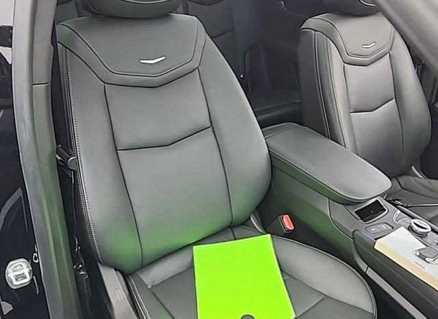 Used 2025 Cadillac XT5 Premium Luxury image 2