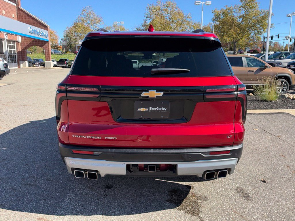 Used 2024 Chevrolet Traverse LT w/ Trailering Package AWD/4WD image 32