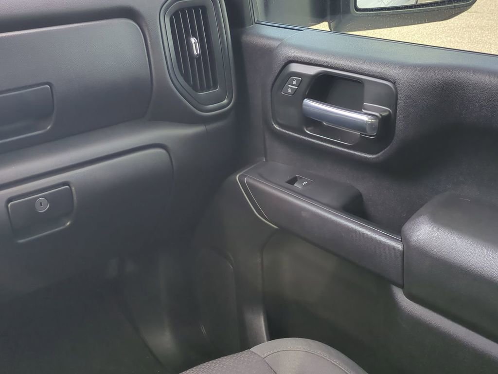 Used 2021 Chevrolet Silverado 2500 Custom w/ Custom Value Package image 18