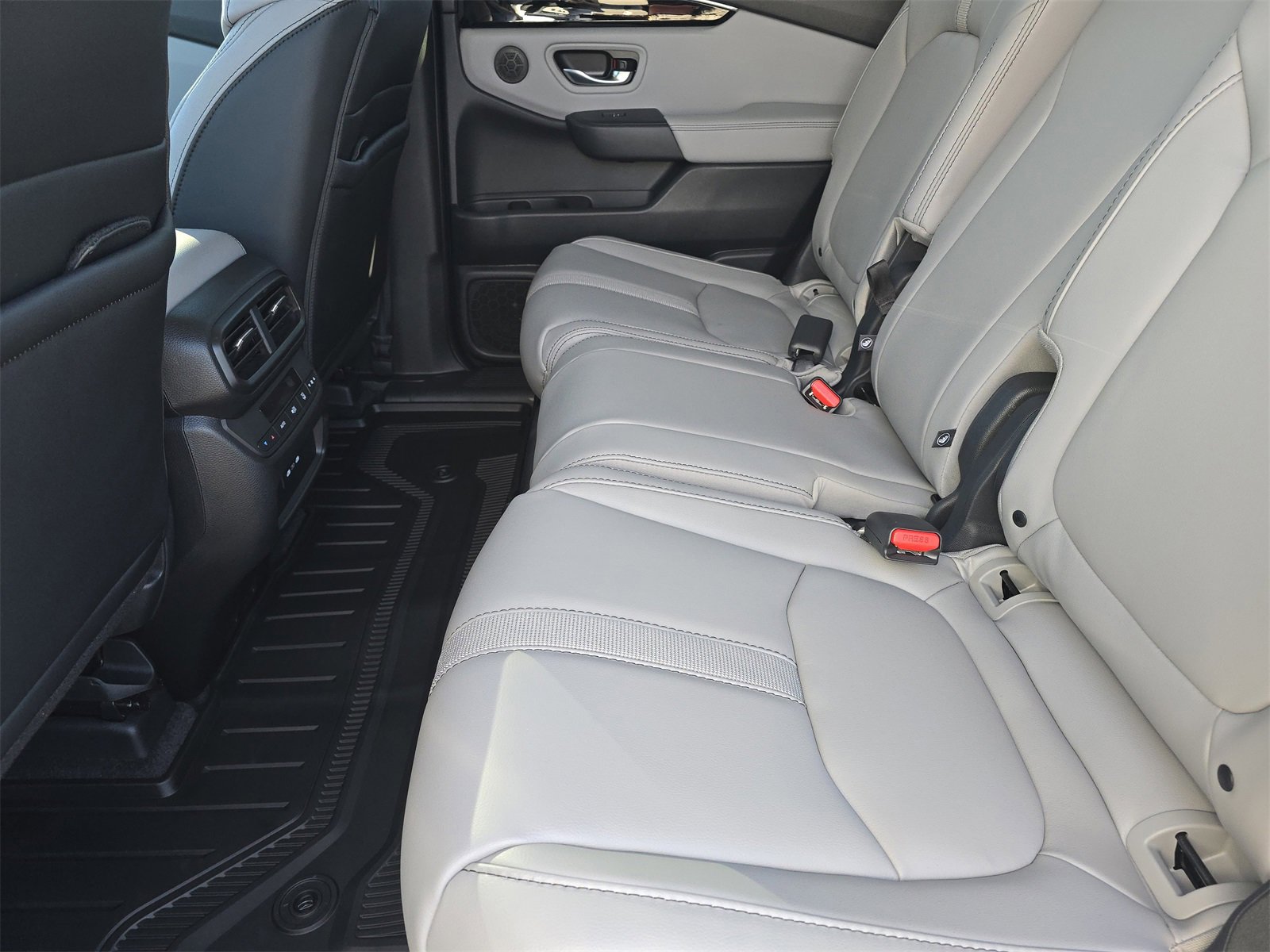 New 2025 Honda Pilot Touring image 12