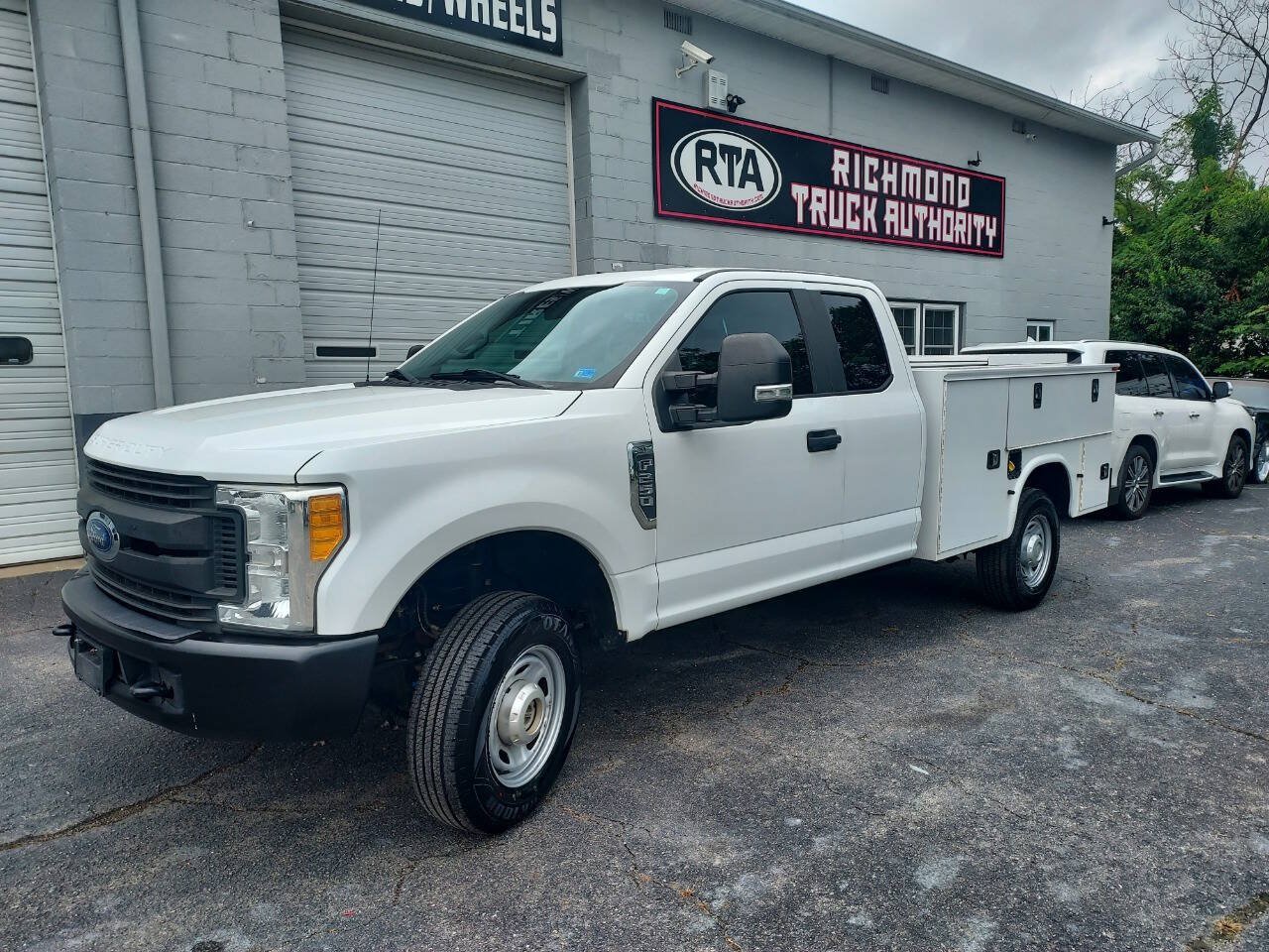 Used 2017 Ford F250 XL w/ Power Equipment Group AWD/4WD image 1