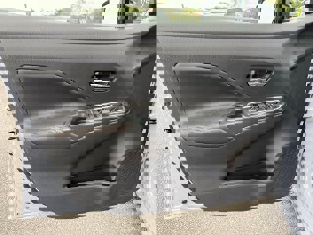 New 2025 Nissan Versa SR w/ Trunk Package image 10