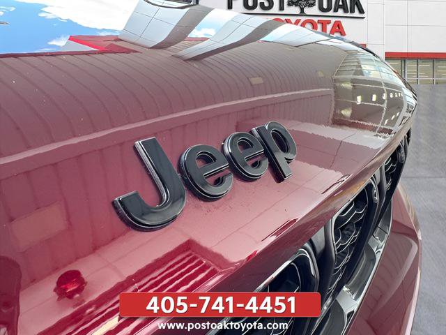 Used 2025 Jeep Grand Cherokee Limited w/ Black Appearance Package AWD/4WD image 48