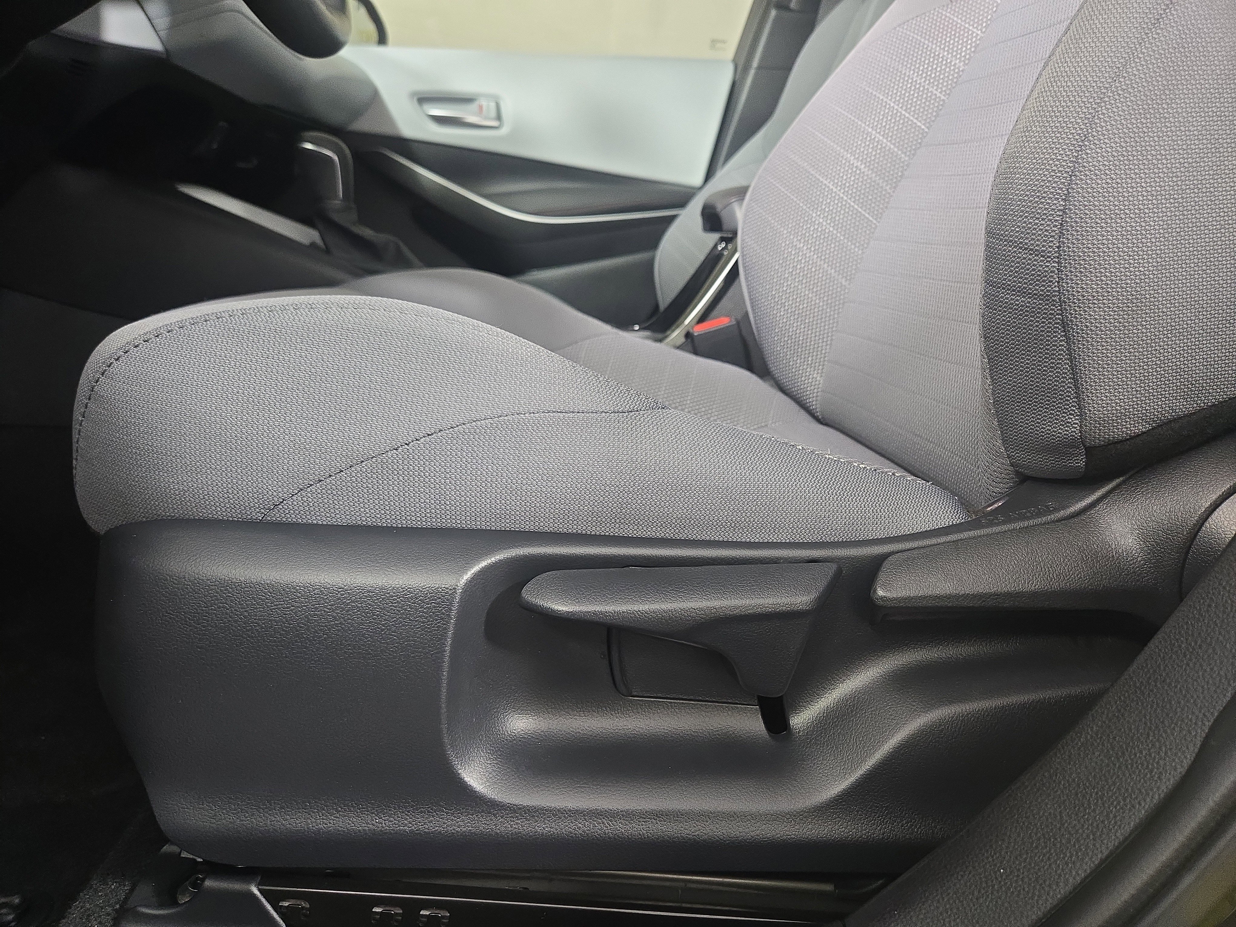 Used 2024 Toyota Corolla SE image 29