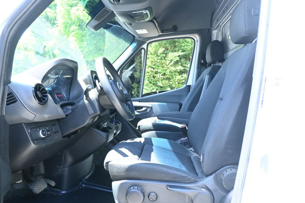 Used 2024 Mercedes-Benz Sprinter 2500 image 3