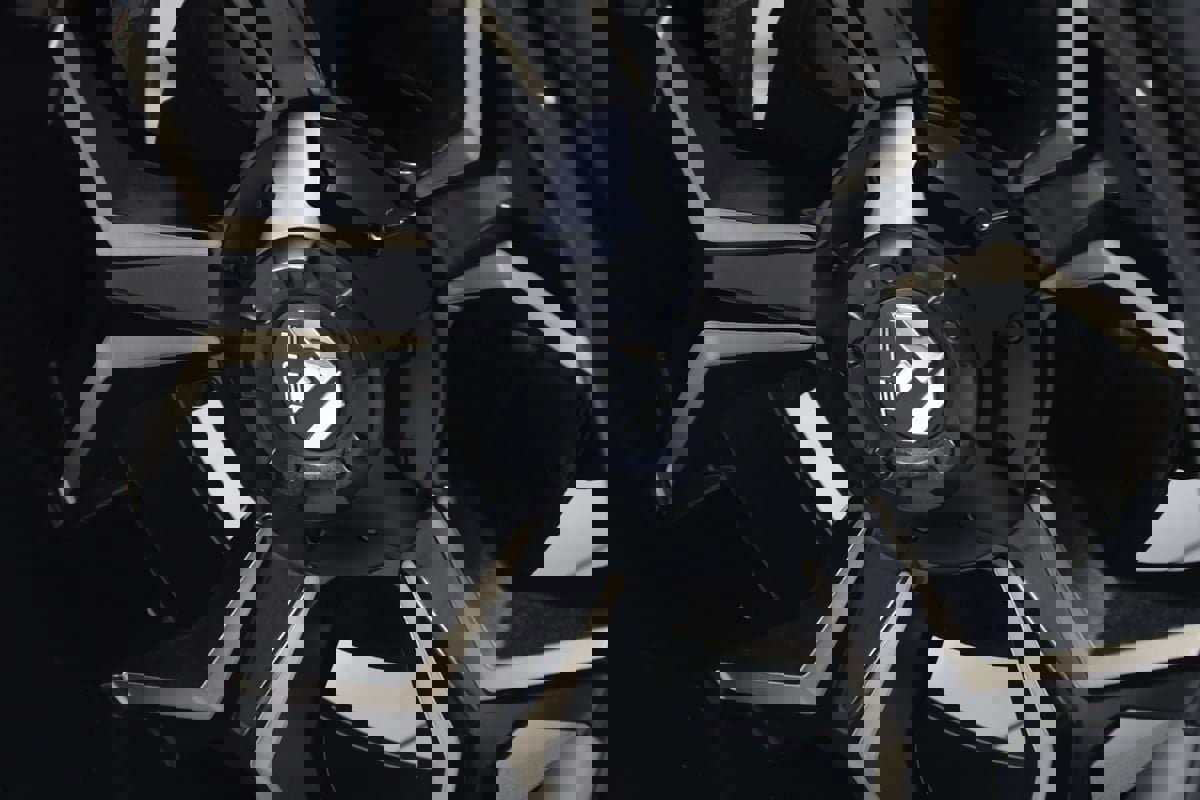 Used 2018 Jeep Wrangler Unlimited Rubicon w/ Dual Top Group AWD/4WD image 17