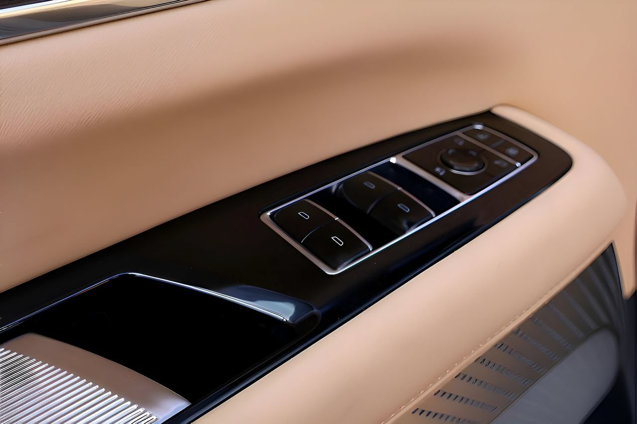 Certified 2025 Cadillac Escalade IQ Luxury 2 AWD/4WD image 10
