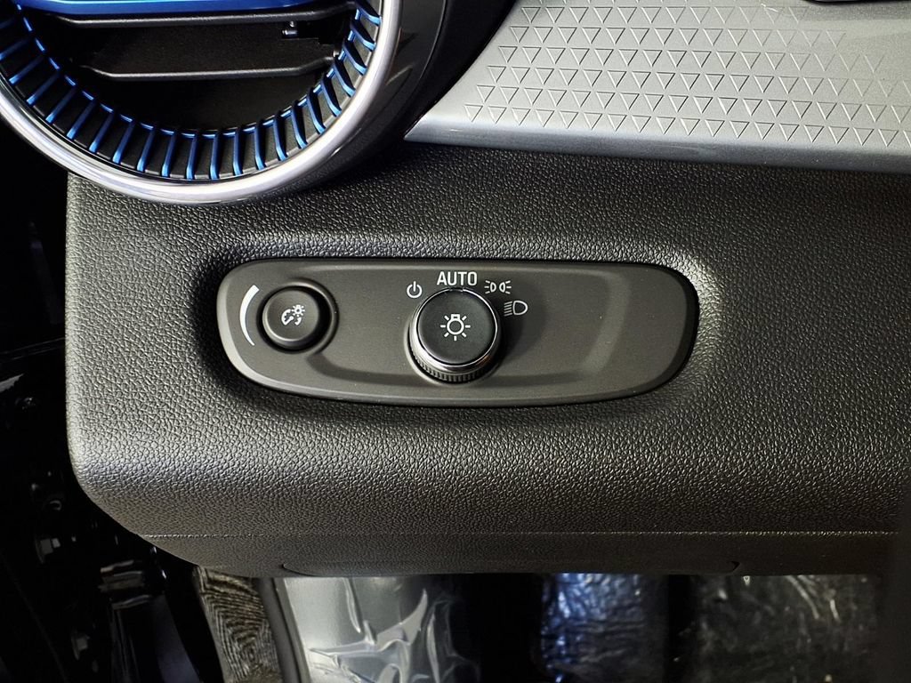 New 2026 Chevrolet Trax LT w/ LT Convenience Package FWD image 24