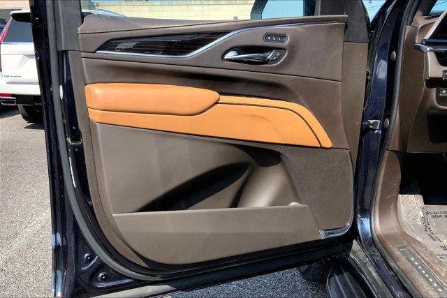 Used 2022 Cadillac Escalade ESV Premium Luxury w/ Performance Package AWD/4WD image 23