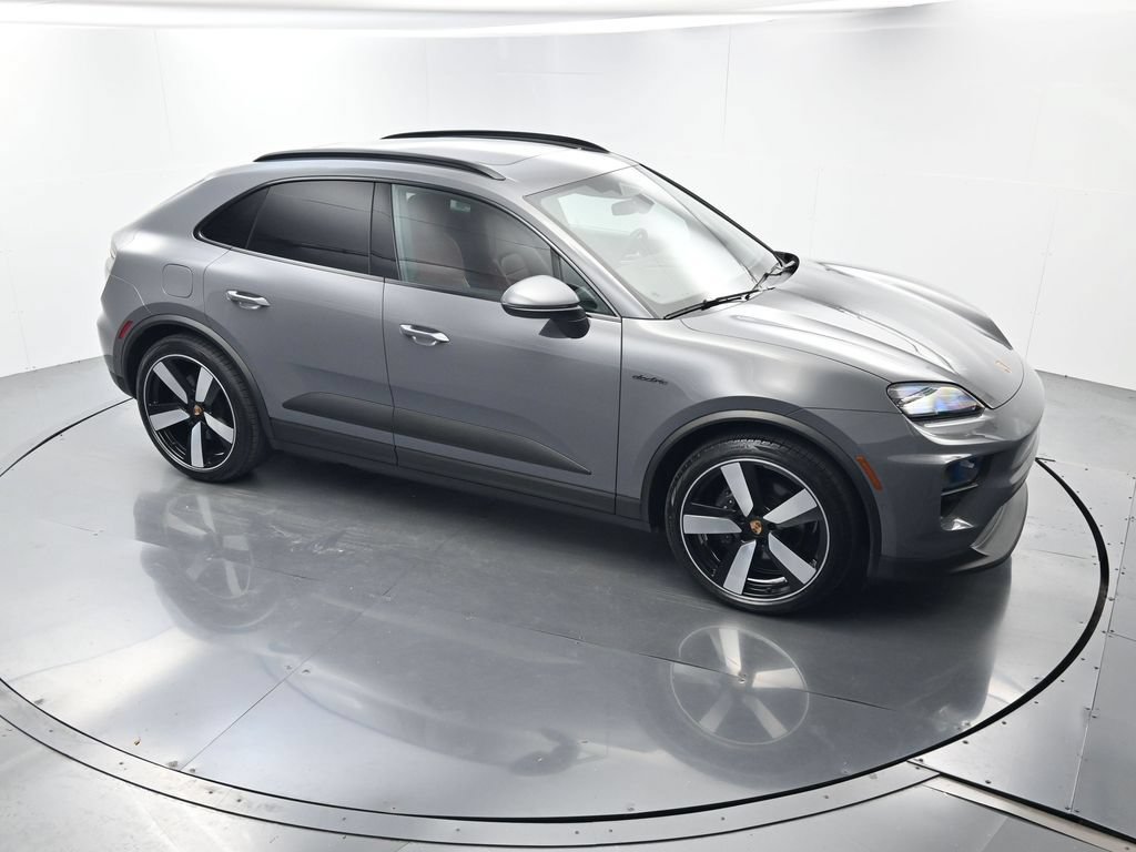 Certified 2025 Porsche Macan Electric RWD image 40