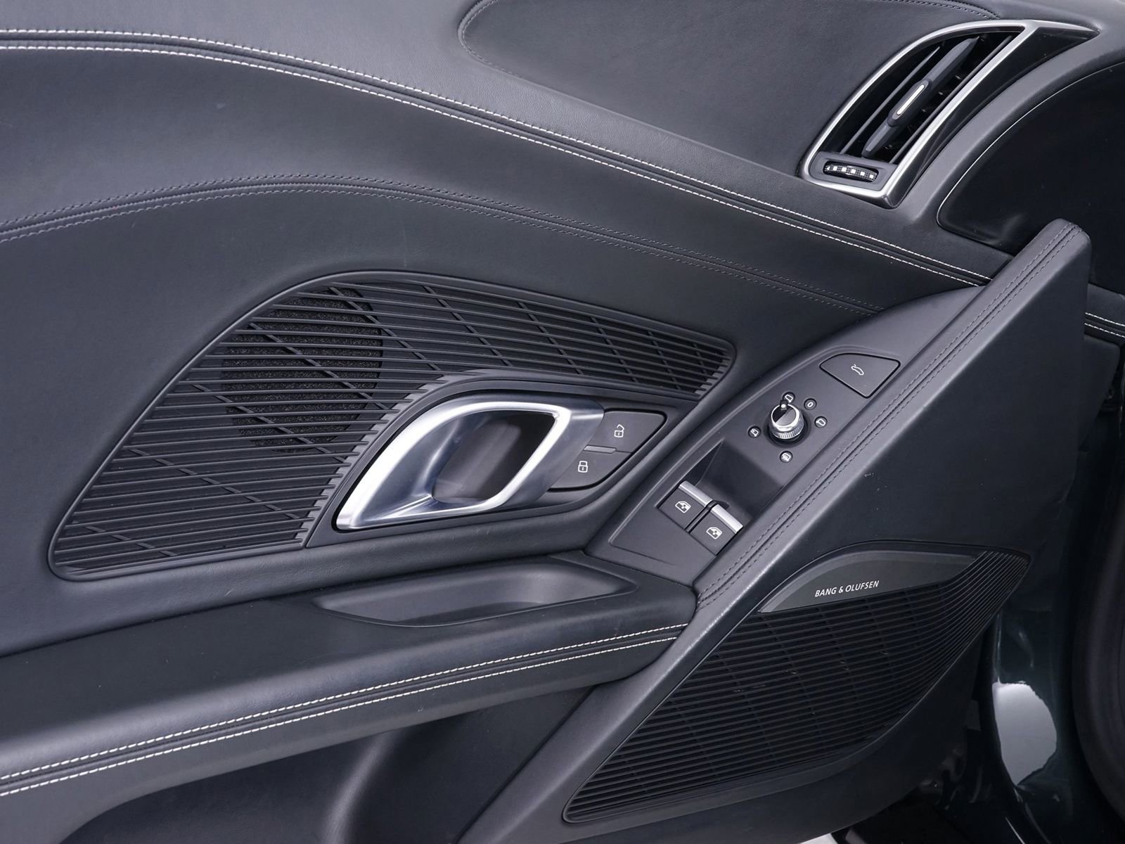 Used 2017 Audi R8 V10 image 33