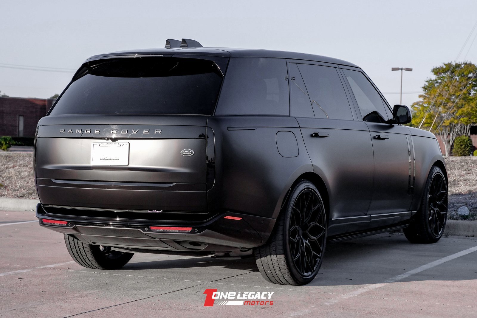 Used 2023 Land Rover Range Rover Long Wheelbase SE image 9