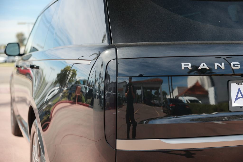 Used 2025 Land Rover Range Rover Long Wheelbase SE image 13