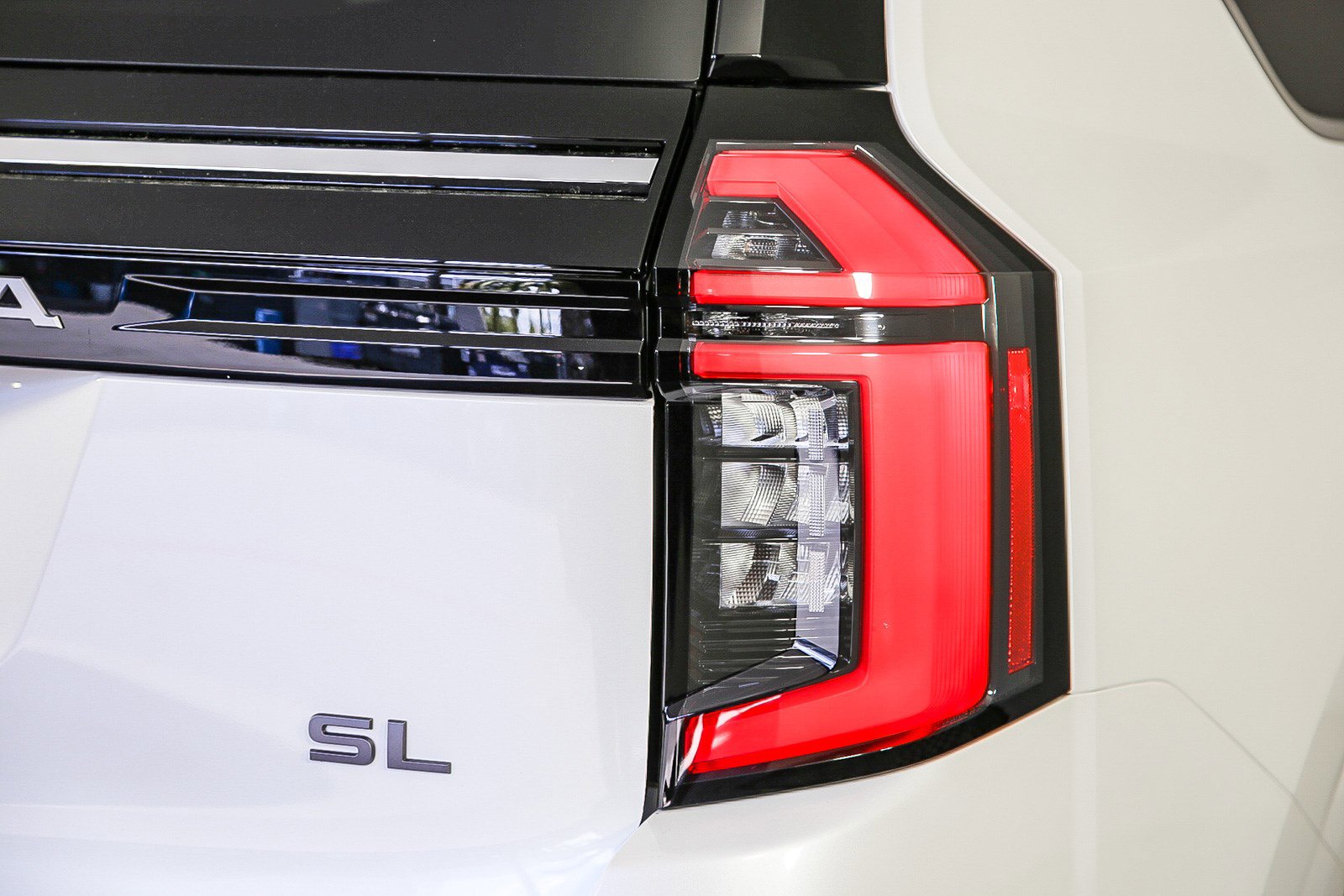 New 2025 Nissan Armada SL image 11