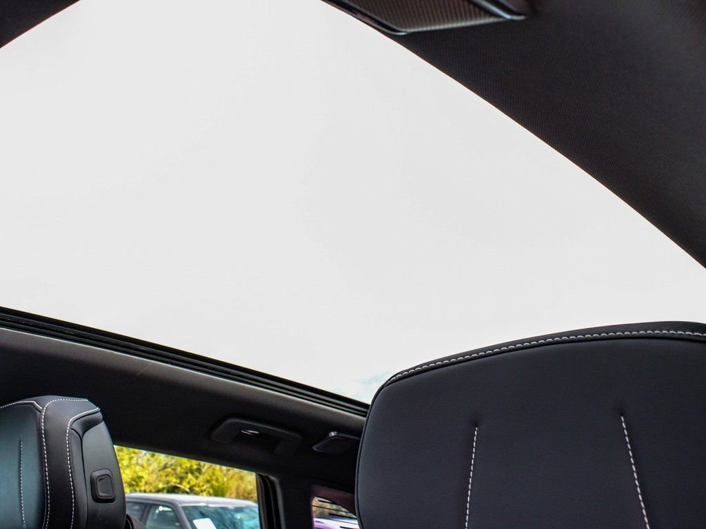 Used 2025 Cadillac Optiq Luxury 1 image 44