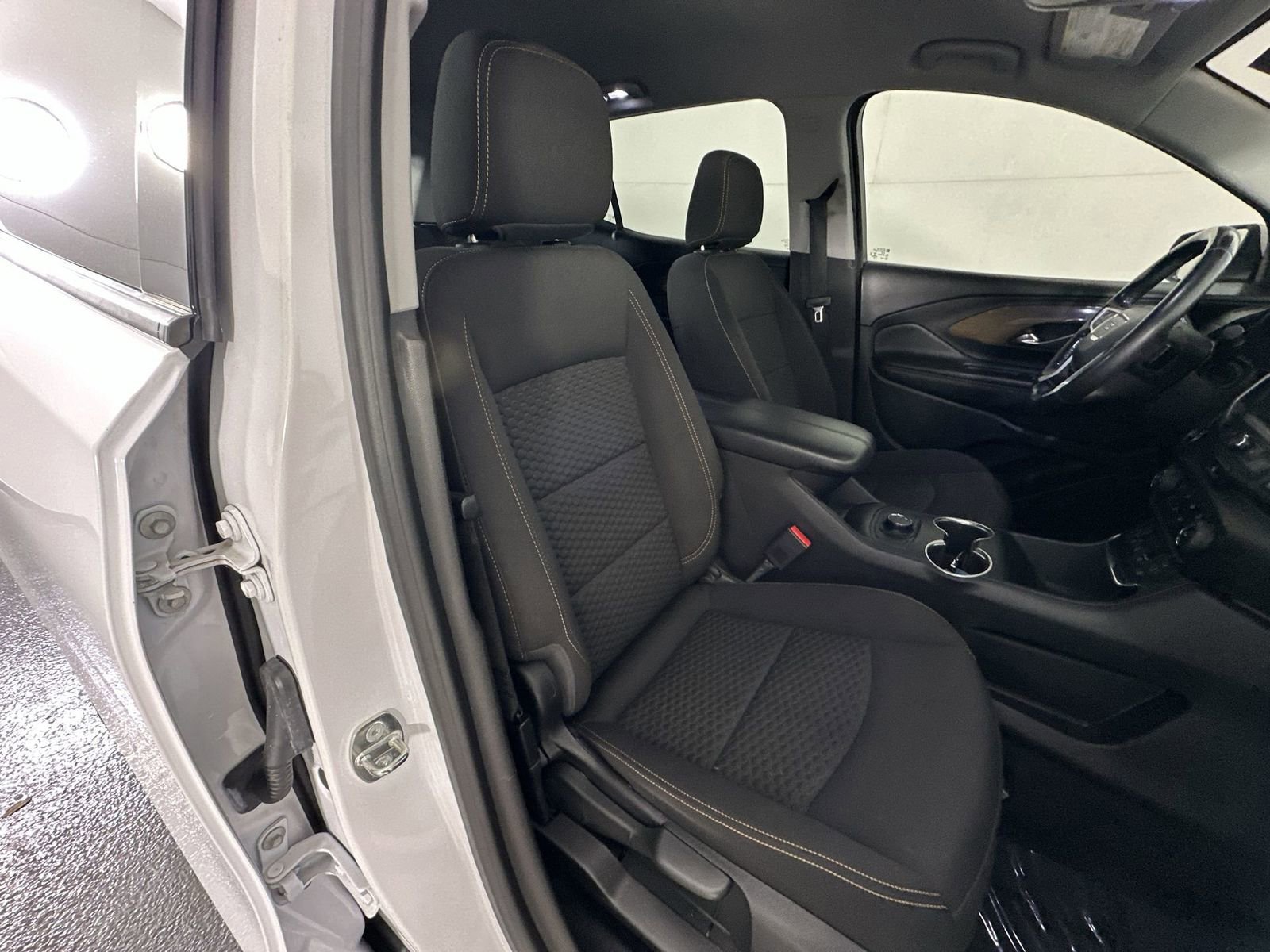 Used 2020 GMC Terrain SLE image 31