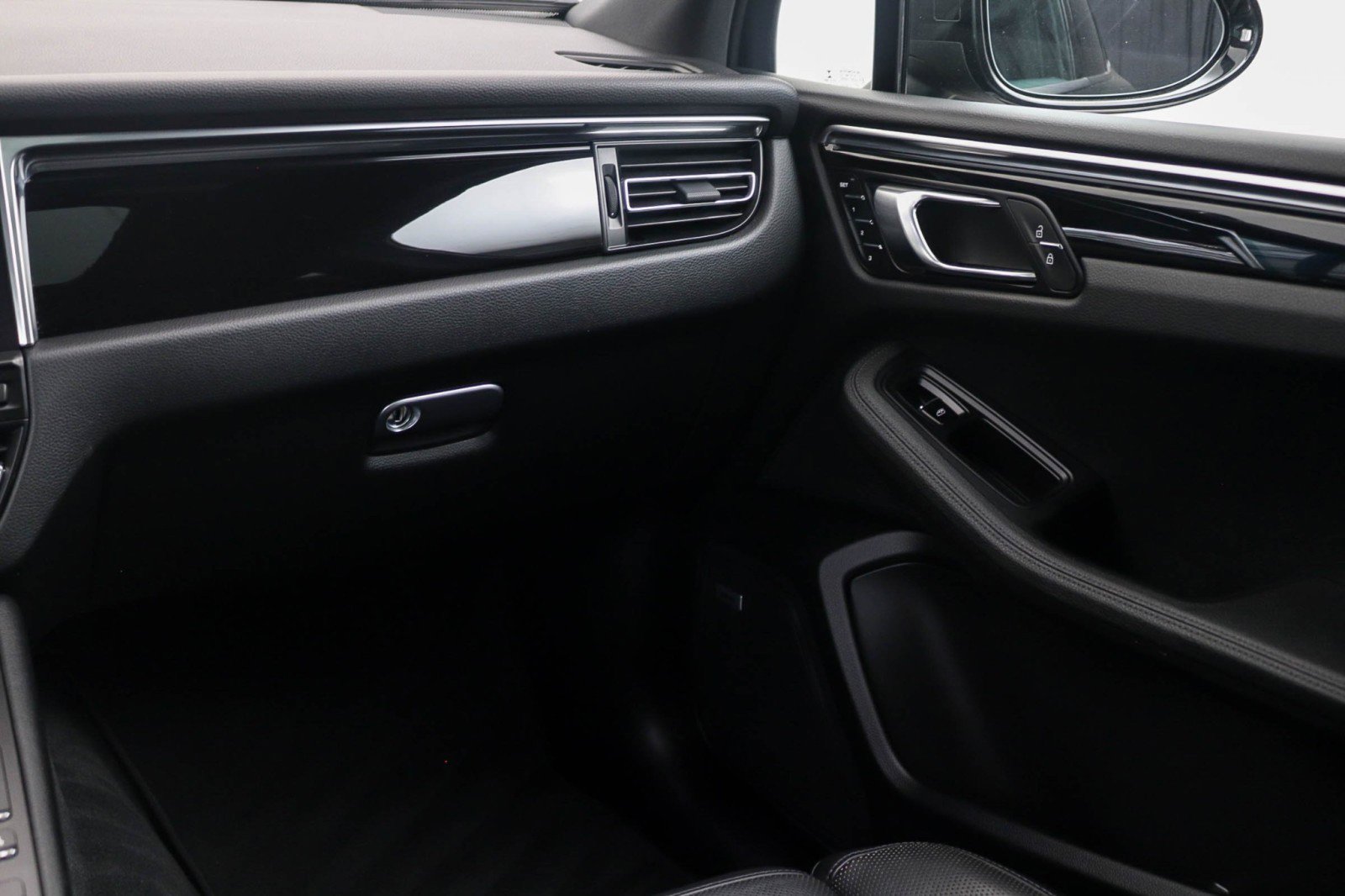 Used 2021 Porsche Macan AWD/4WD image 22