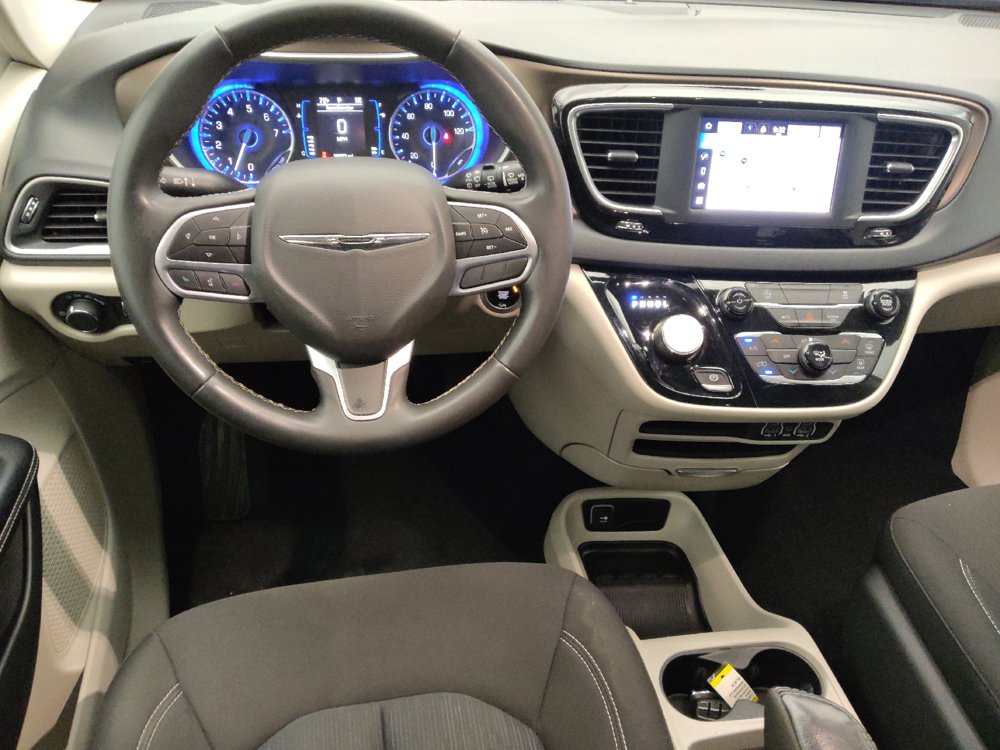 Used 2022 Chrysler Voyager LX FWD image 22