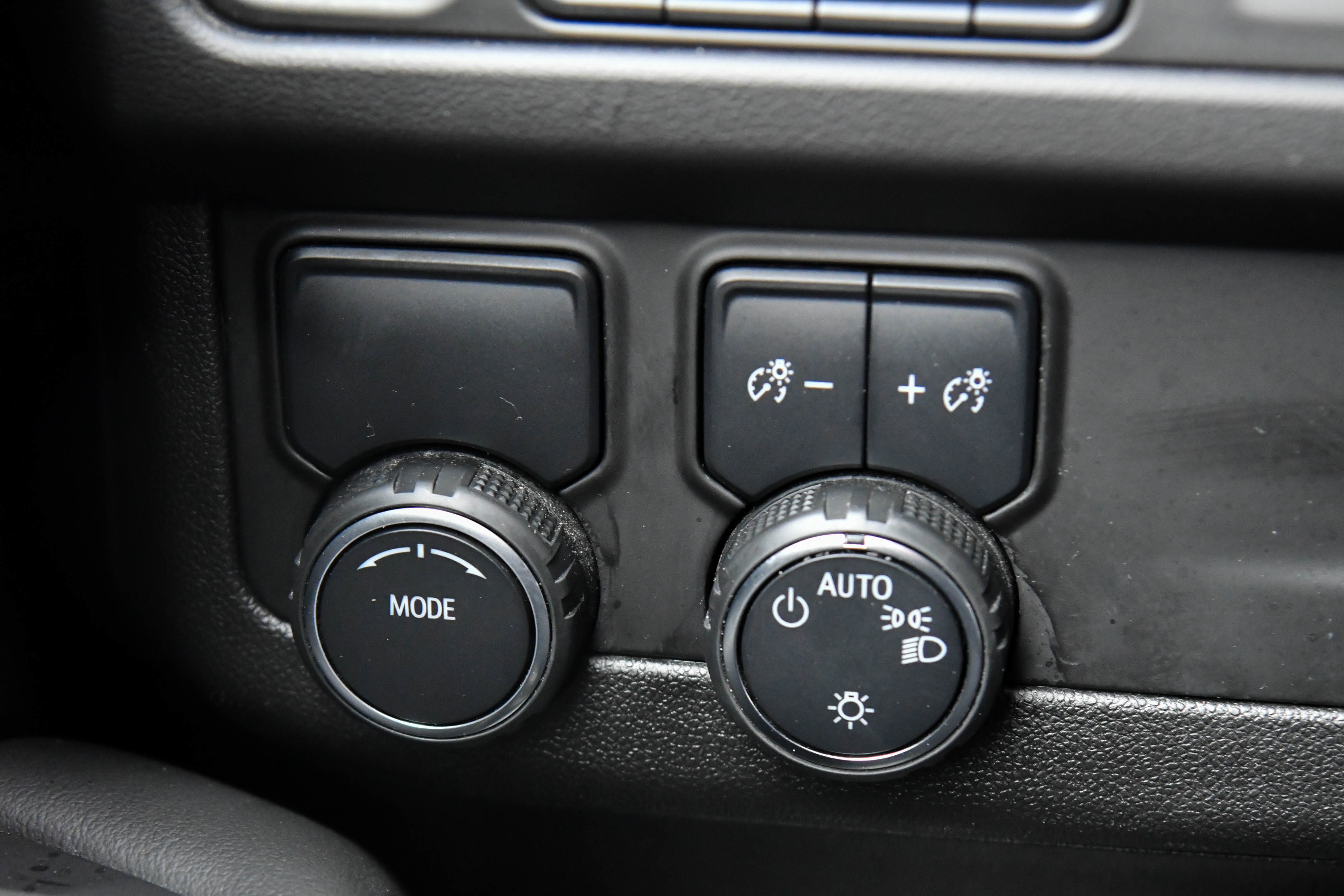 Used 2023 Chevrolet Suburban Premier image 36