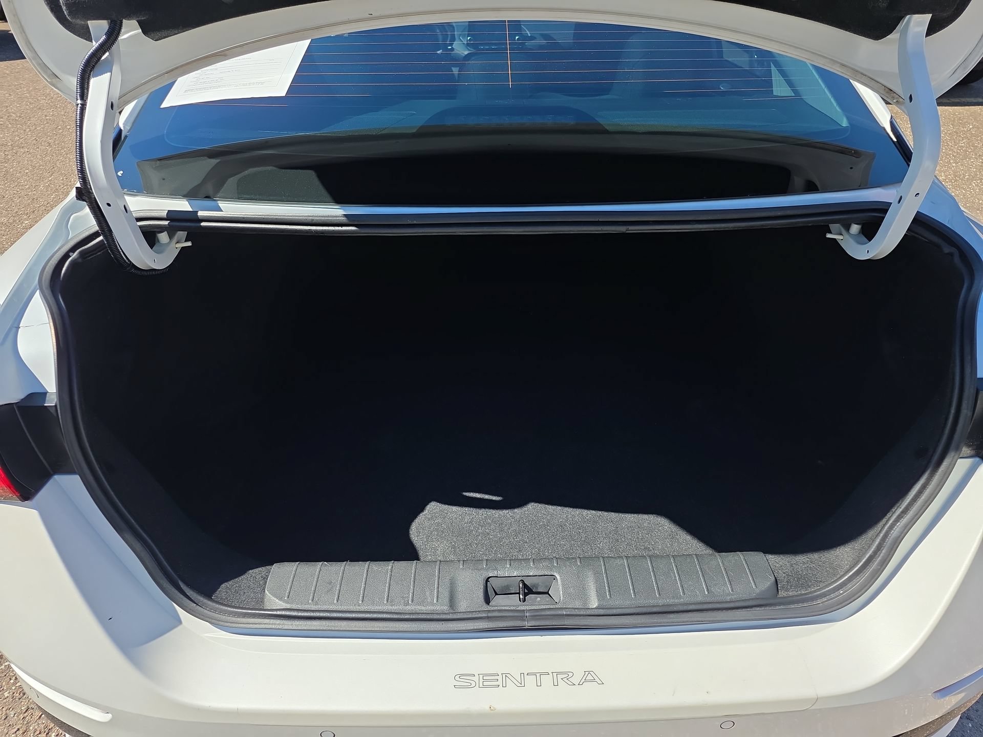 Used 2025 Nissan Sentra SR FWD image 30