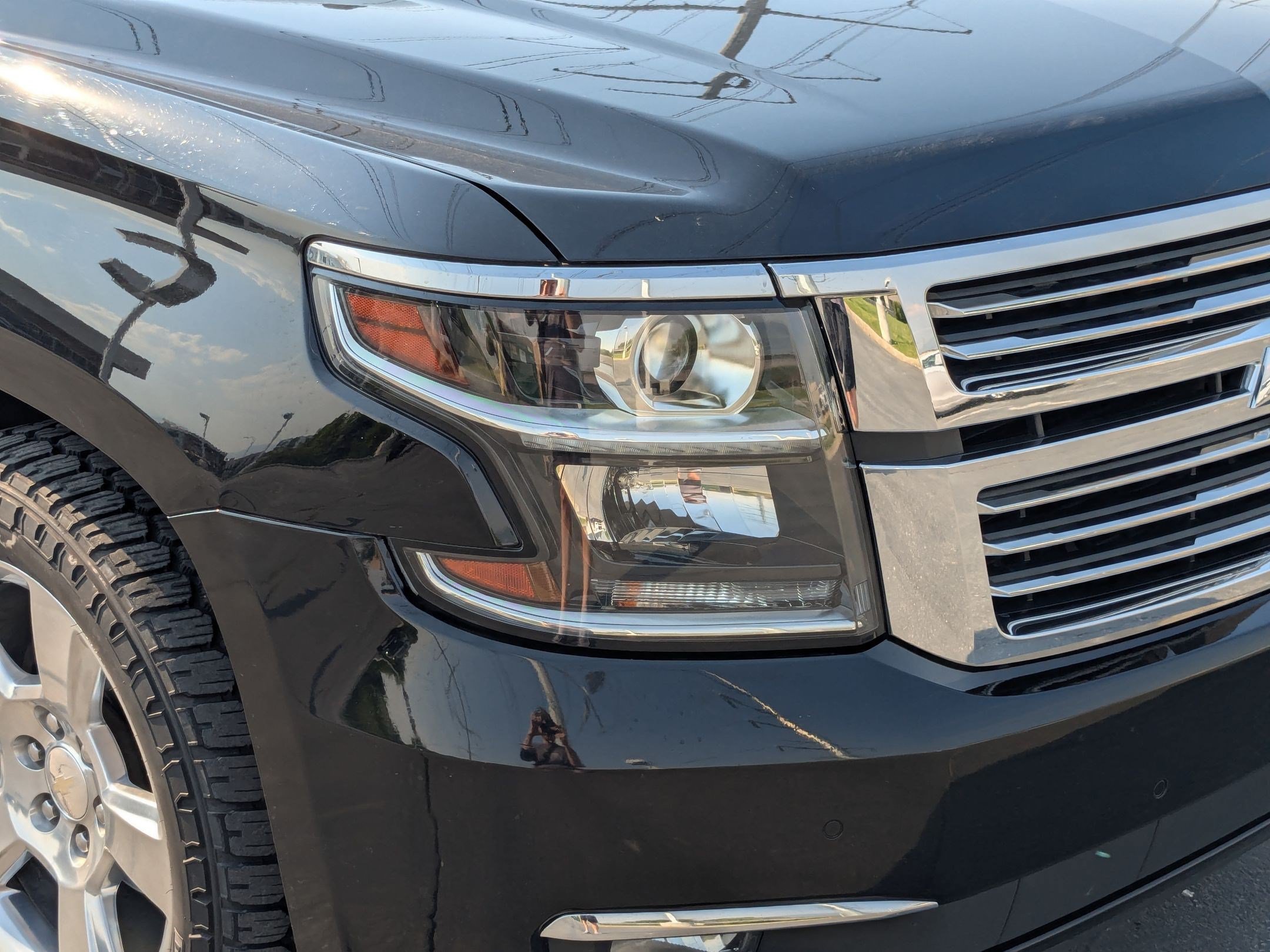 Used 2020 Chevrolet Suburban Premier w/ 6.2L Performance Package AWD/4WD image 11