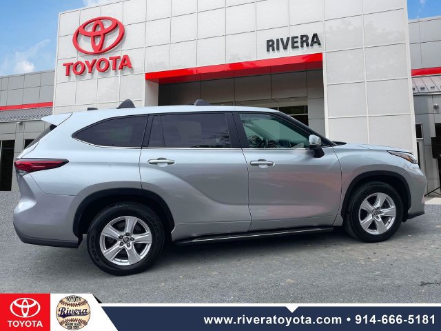 Used 2023 Toyota Highlander LE FWD image 6