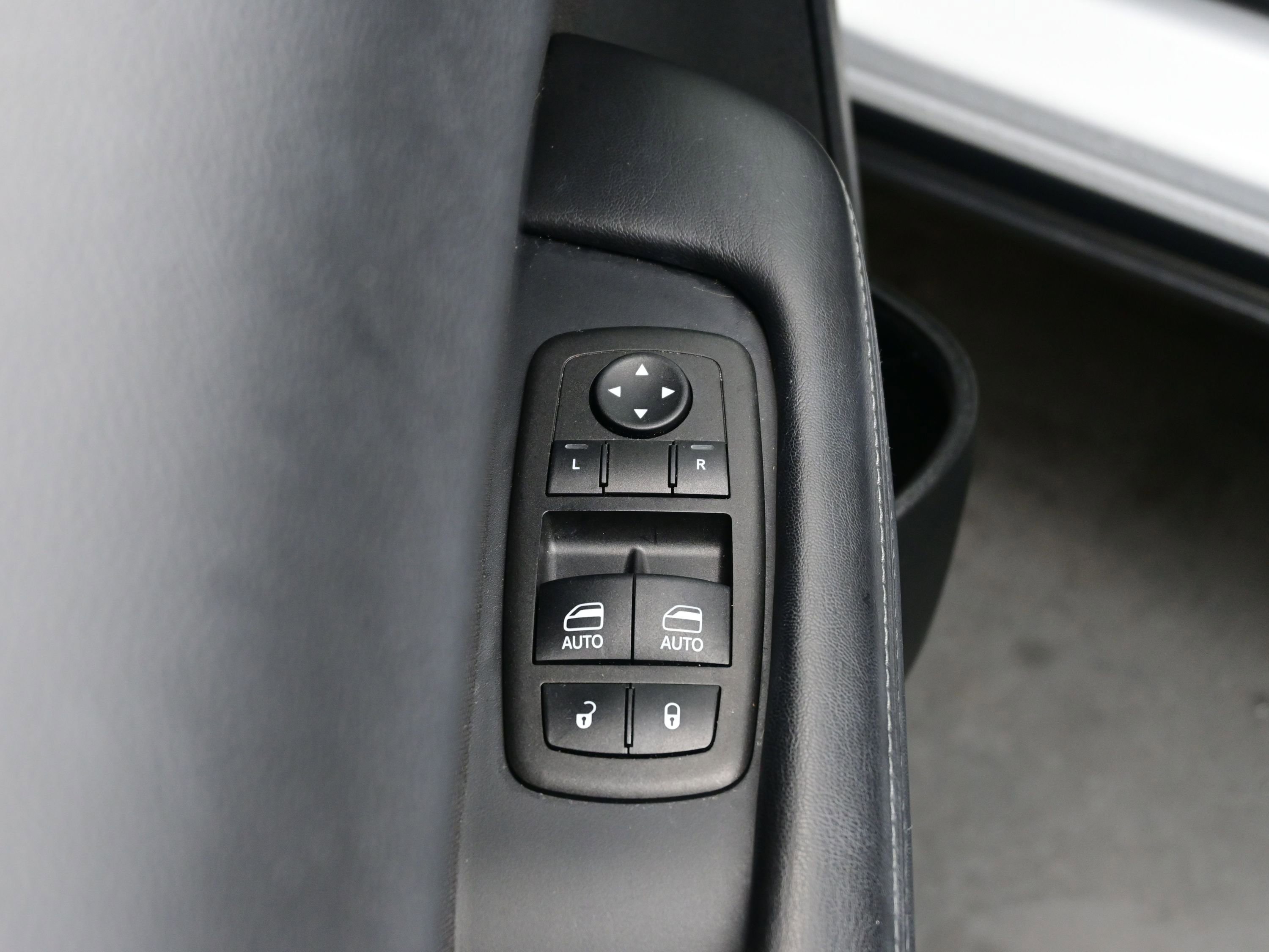 Used 2023 Dodge Challenger SXT w/ Blacktop Package image 10