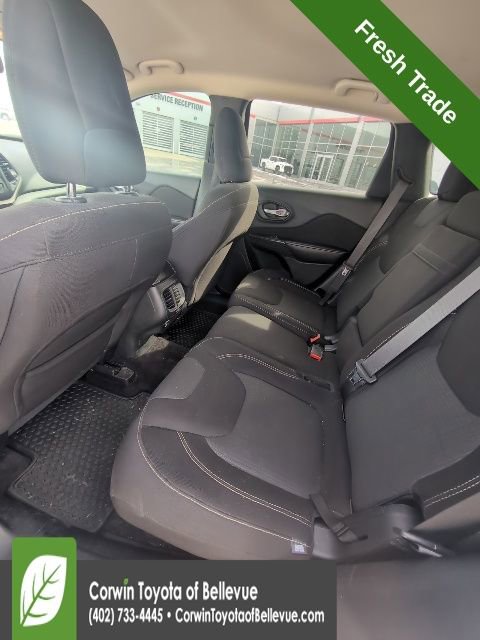 Used 2016 Jeep Cherokee Latitude w/ Cold Weather Group image 16