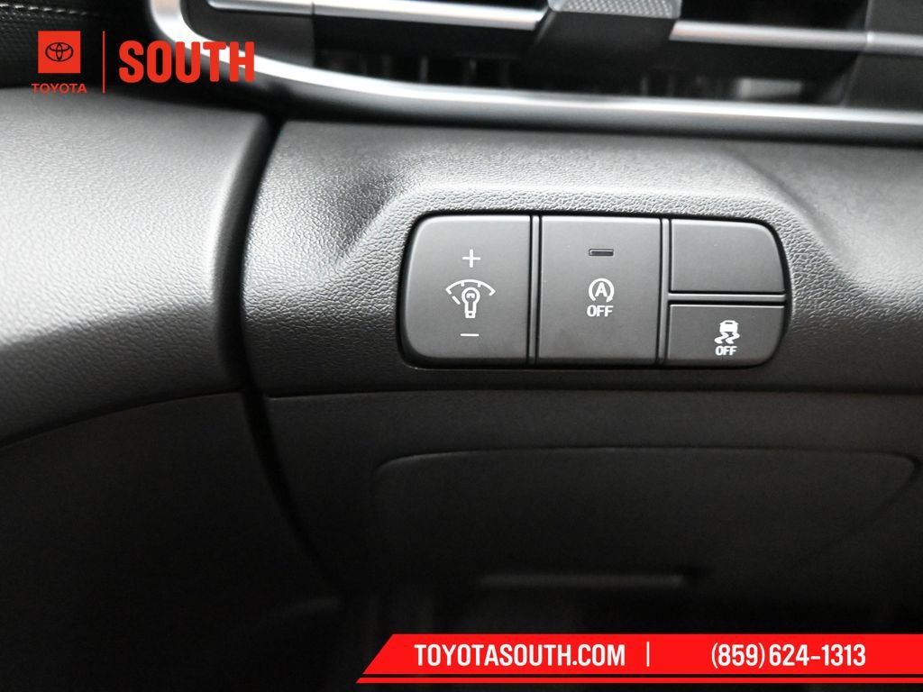 Used 2025 Hyundai Elantra SE FWD image 20