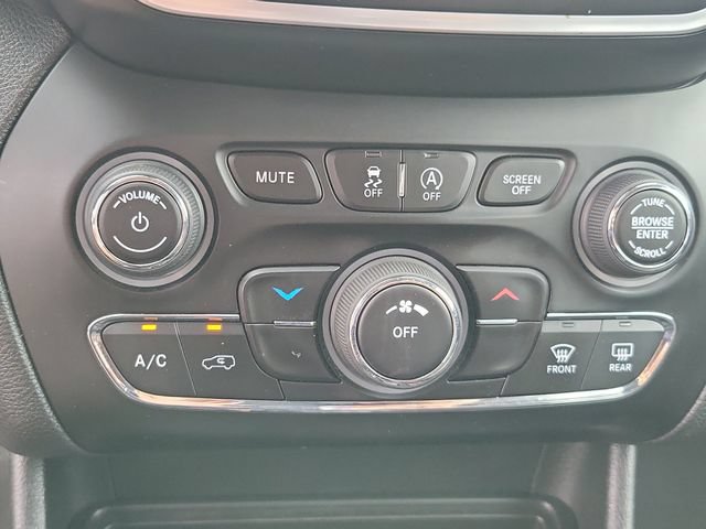 Used 2021 Jeep Cherokee Latitude Plus AWD/4WD image 18