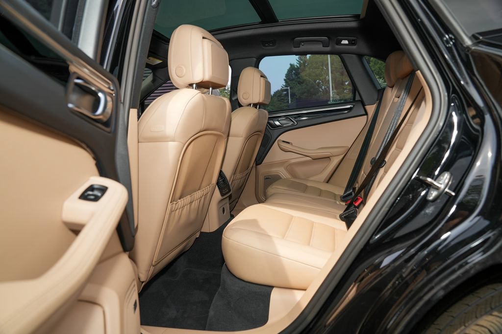 Certified 2026 Porsche Macan AWD/4WD image 31