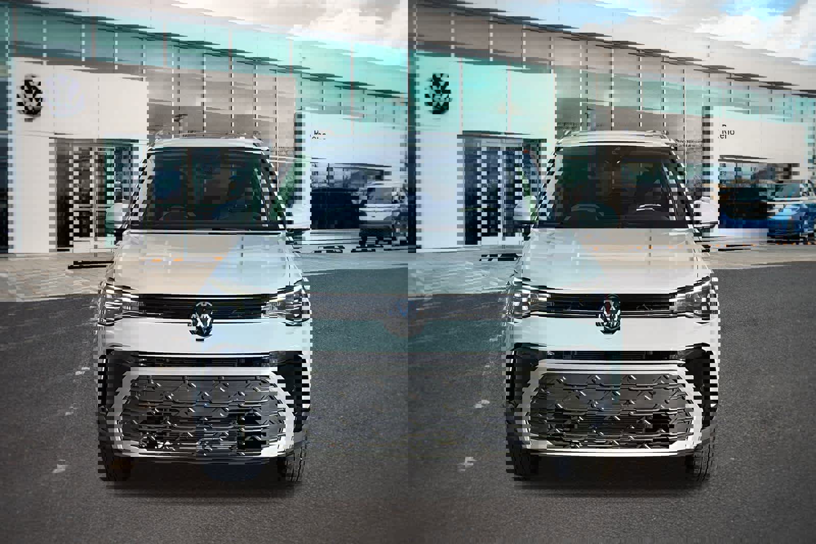 Used 2025 Volkswagen Taos SE w/ Panoramic Sunroof Package image 2