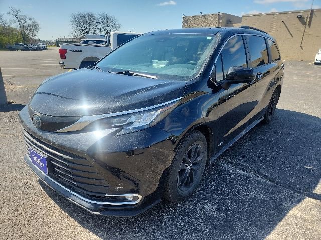 Used 2021 Toyota Sienna XLE w/ XLE Plus Package FWD image 1