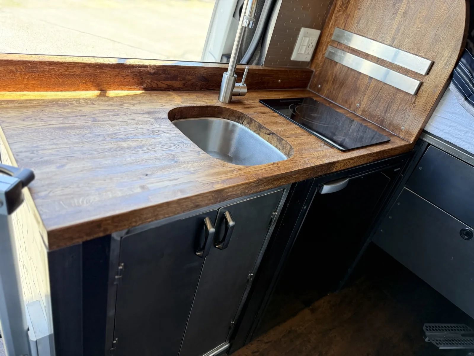 Used 2014 Mercedes-Benz Sprinter 2500 image 25