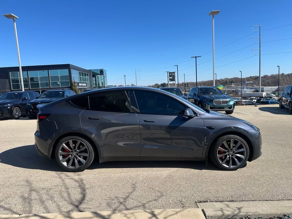 Used 2023 Tesla Model Y Performance image 2