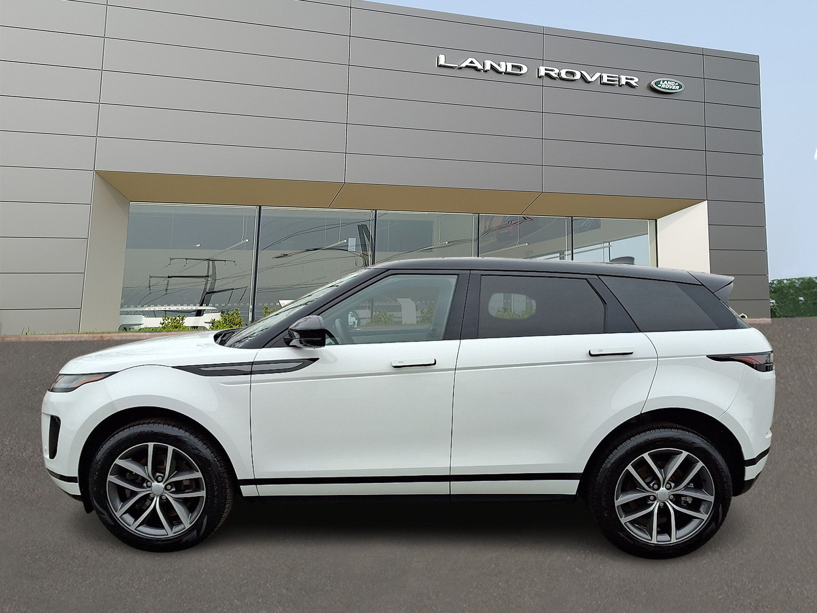 Used 2026 Land Rover Range Rover Evoque S AWD/4WD image 6