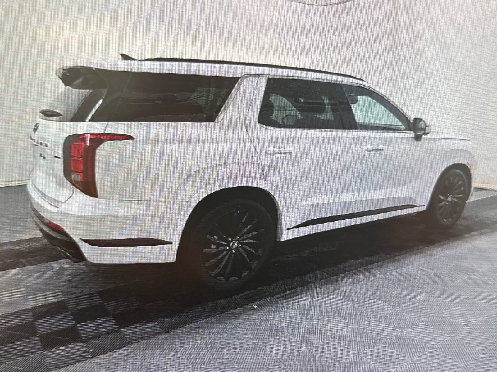 Used 2025 Hyundai Palisade Calligraphy image 2