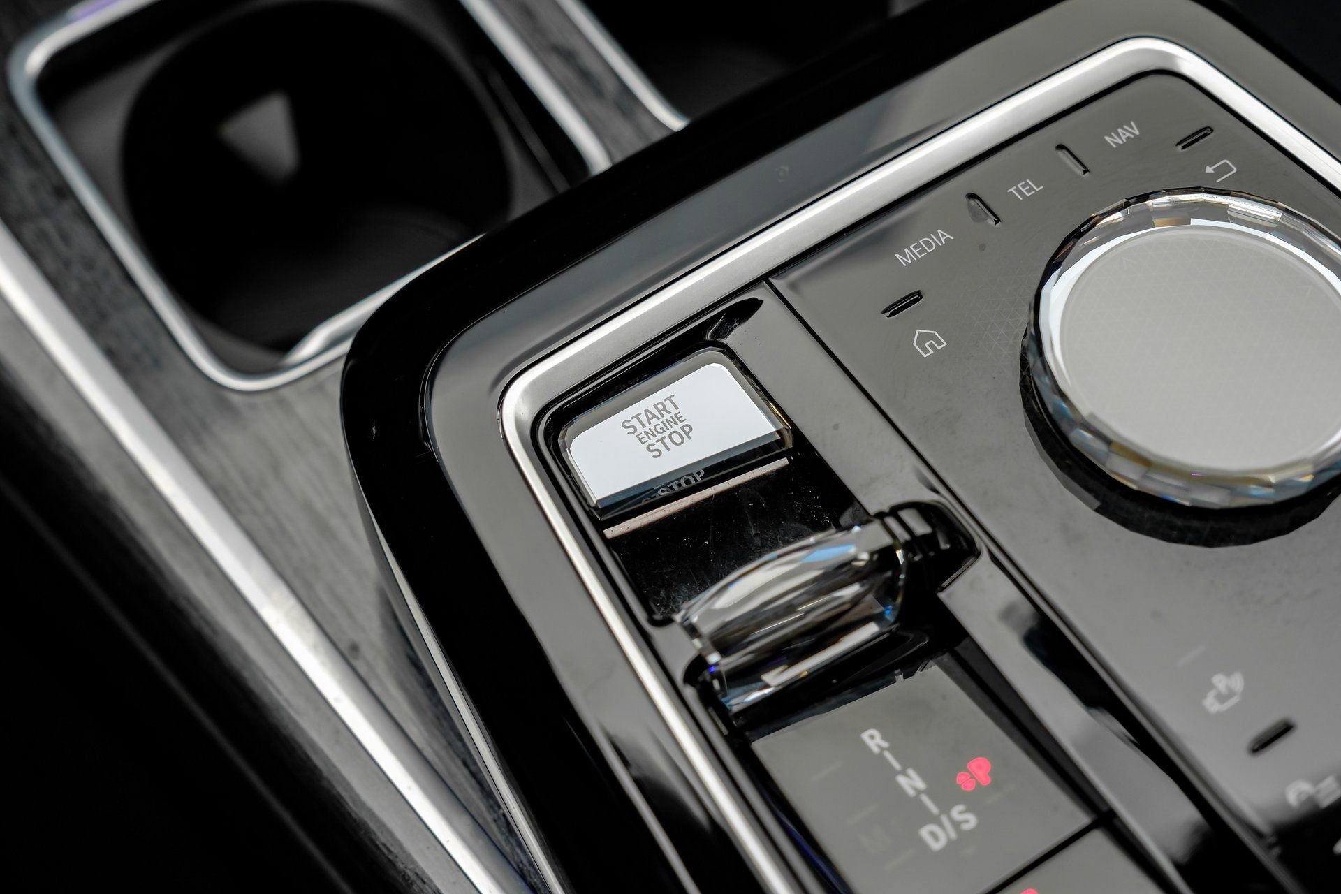 Used 2024 BMW 740i w/ Premium Package 2 image 28