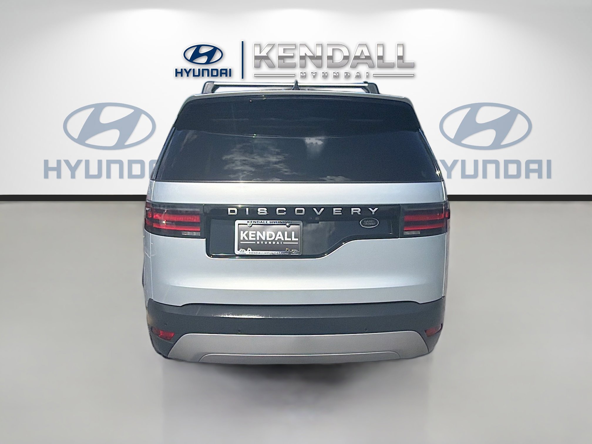 Used 2023 Land Rover Discovery S image 5