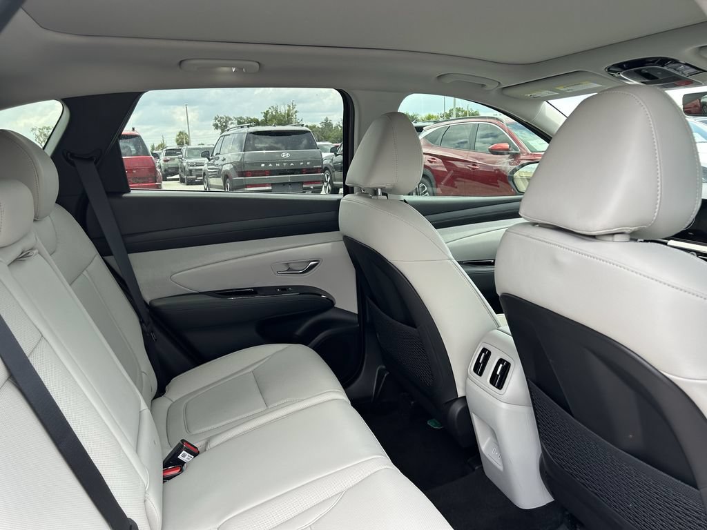 Used 2025 Hyundai Tucson Limited AWD/4WD image 22