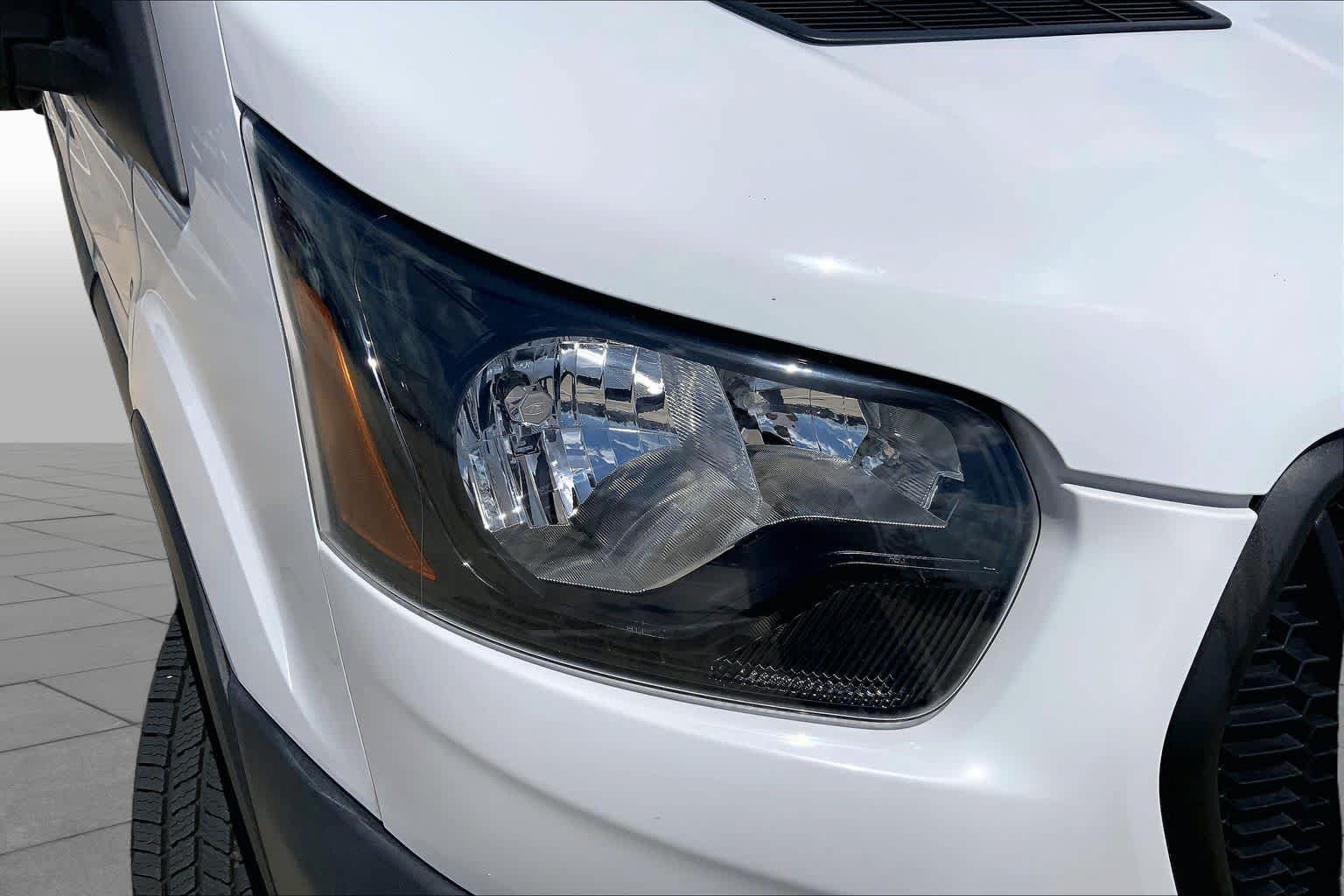 Used 2024 Ford Transit 250 148 Medium Roof RWD image 25