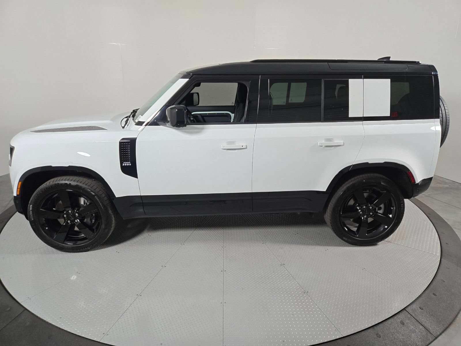 New 2026 Land Rover Defender 110 X-Dynamic SE AWD/4WD image 33