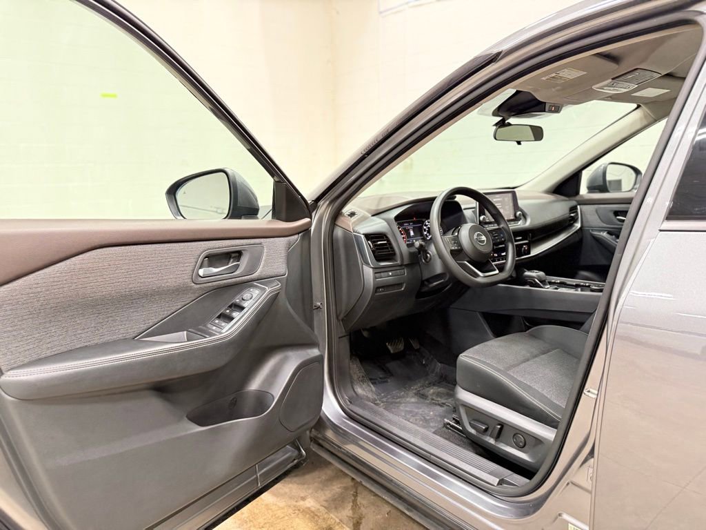 Used 2021 Nissan Rogue SV AWD/4WD image 34
