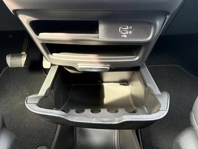 New 2027 Chrysler Pacifica Select FWD image 32