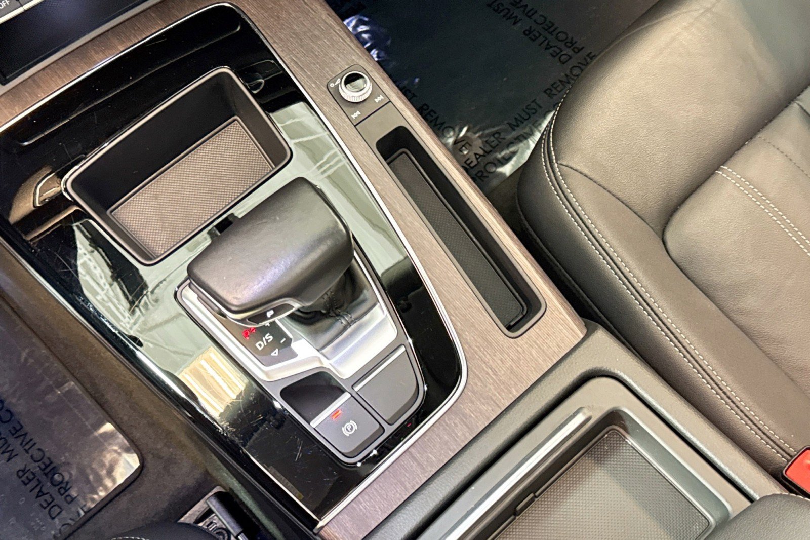 Used 2022 Audi Q5 2.0T Premium w/ Convenience Package image 16