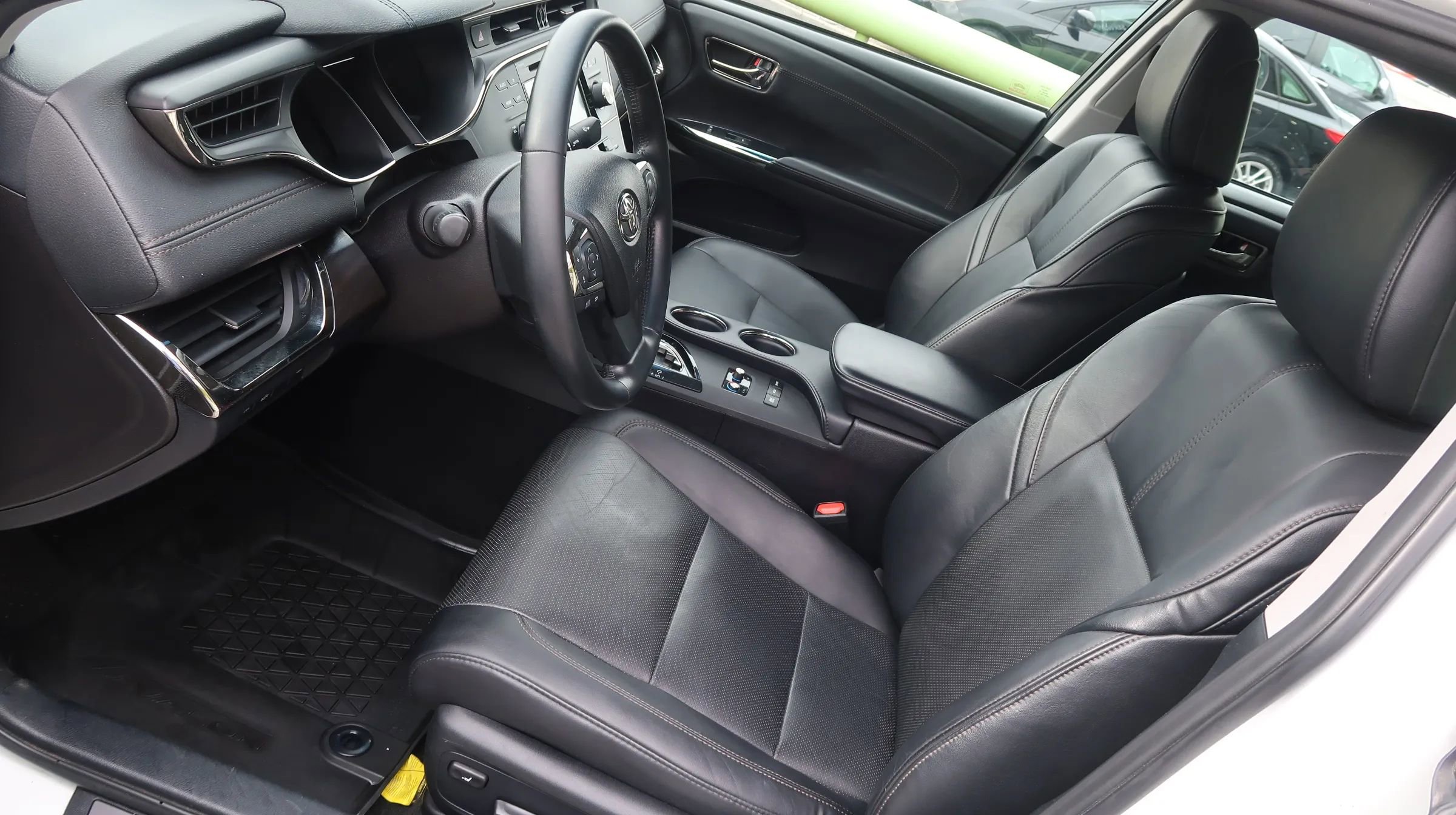 Used 2018 Toyota Avalon Limited w/ All Weather Liner Package FWD image 17