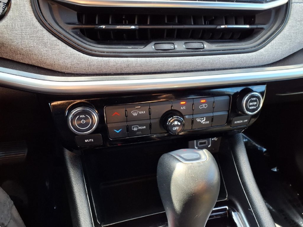 Used 2024 Jeep Compass Latitude AWD/4WD image 13