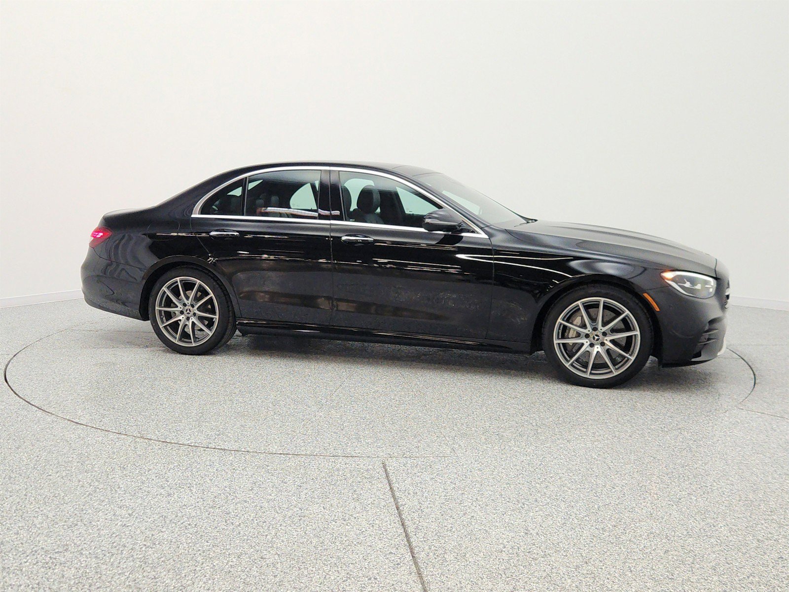 Used 2022 Mercedes-Benz E 350 Sedan image 4
