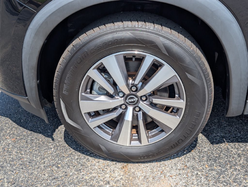Used 2023 Nissan Pathfinder SL w/ Lighting Package (N92) FWD image 12