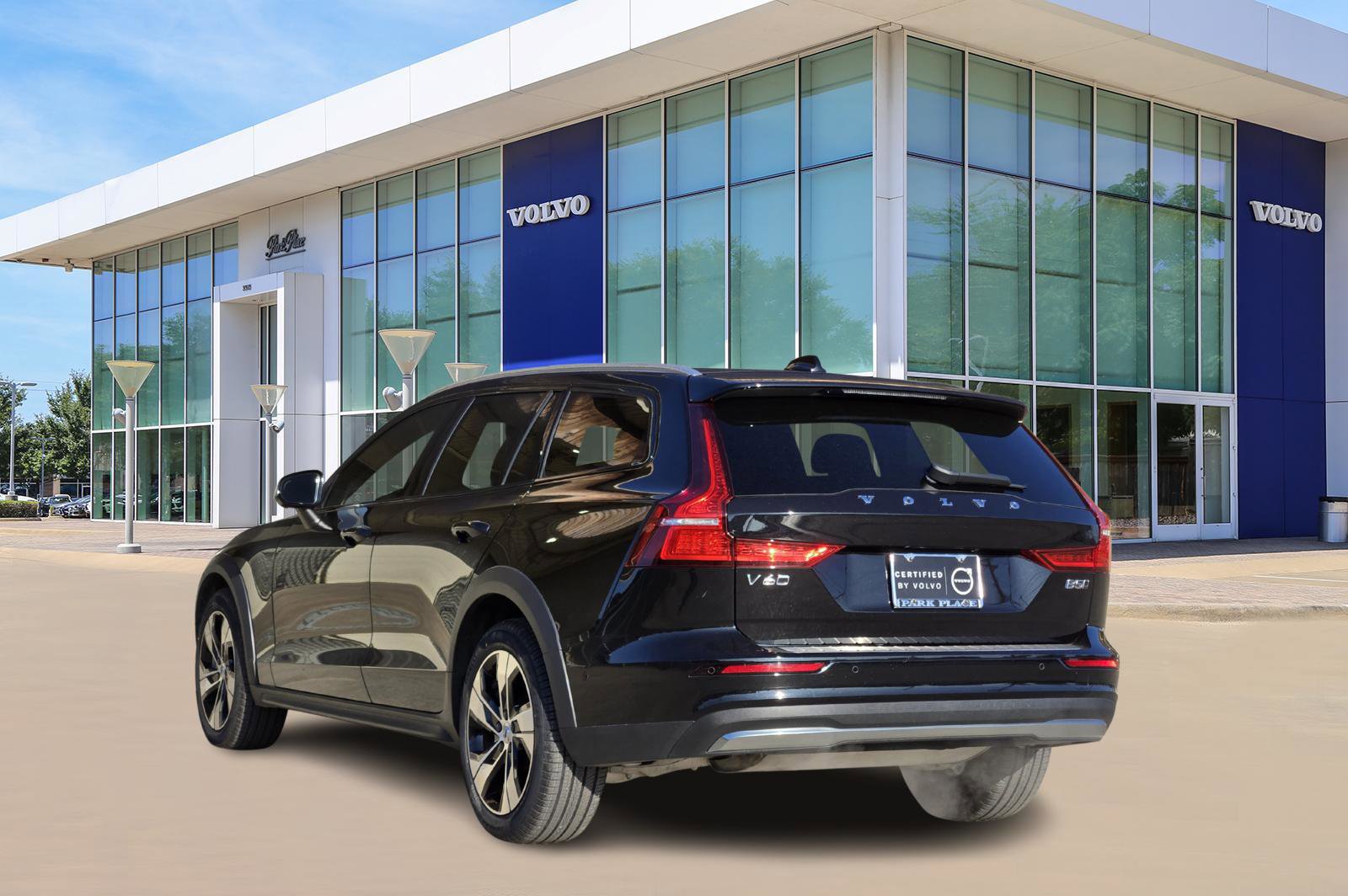 Certified 2023 Volvo V60 B5 Cross Country Plus w/ Climate Package image 4